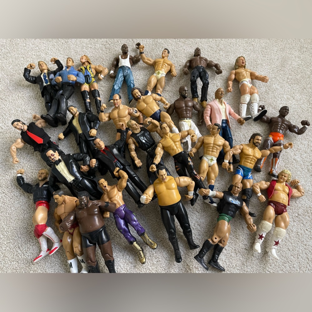 Lot of 27 vintage wrestler toys.